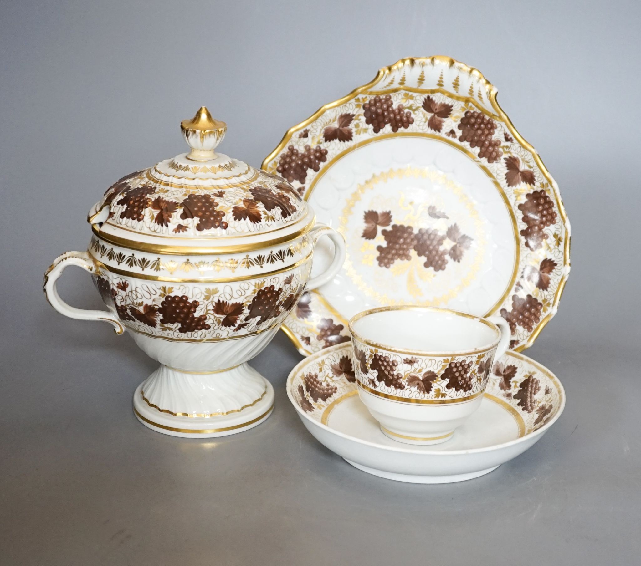 An early 19th century ten piece Chamberlain's Worcester porcelain part tea and dessert service